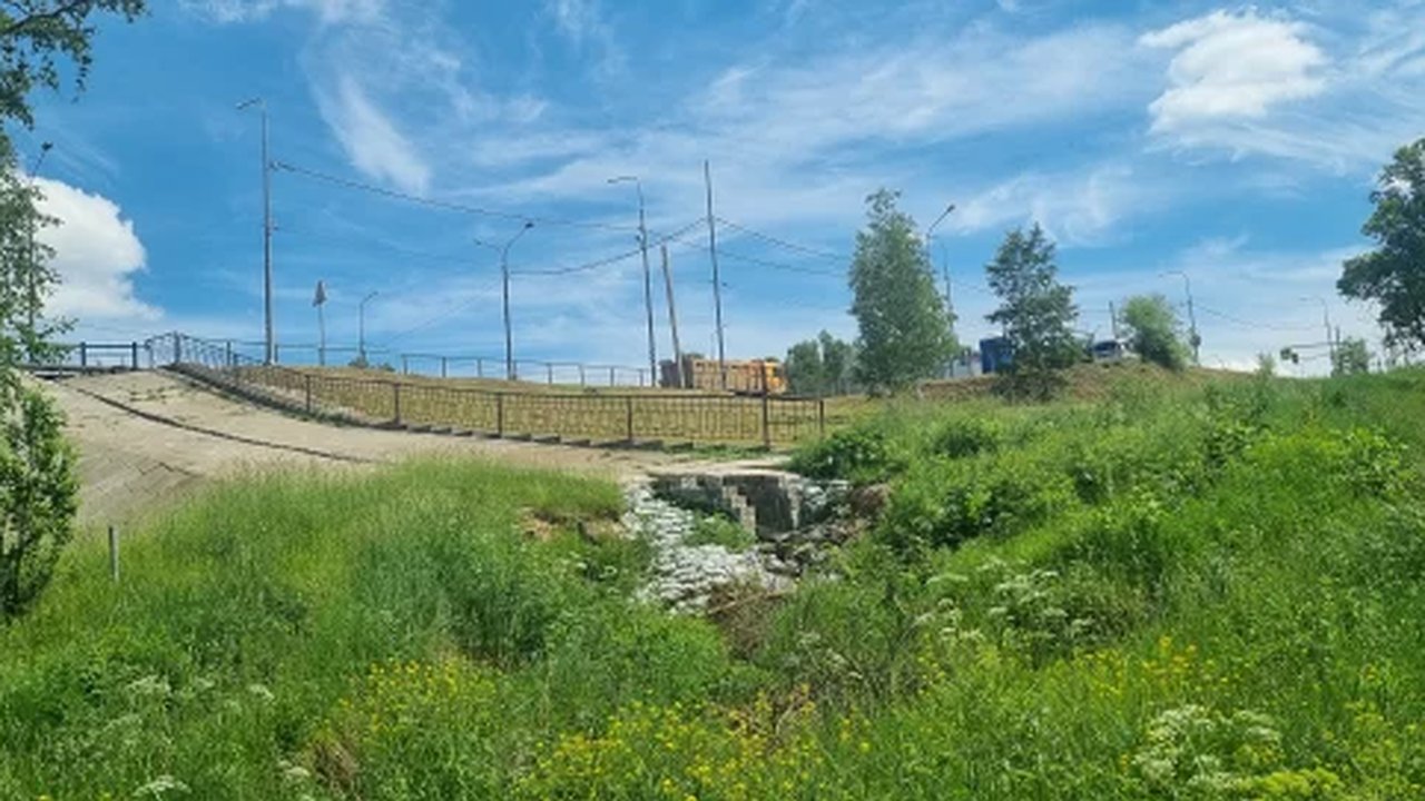 Главная картинка новости: Калужанин сообщает о разрушении у Пучковского моста в Калуге