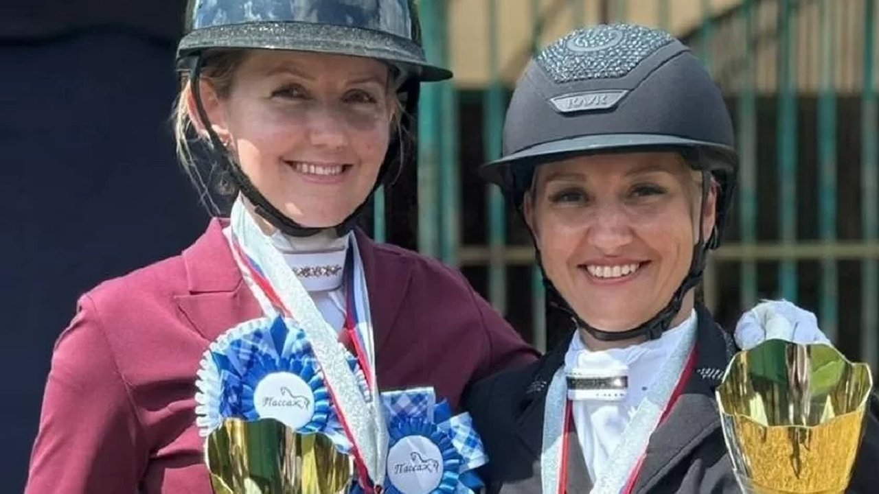 Главная картинка новости: Калужанки заняли почетное второе место на Всероссийских соревнованиях по конному спорту 