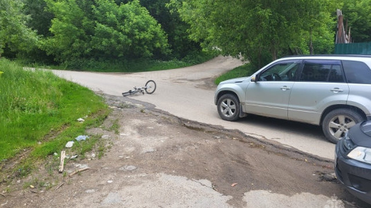 Главная картинка новости: В Калуге ребенок попал под колеса машины 