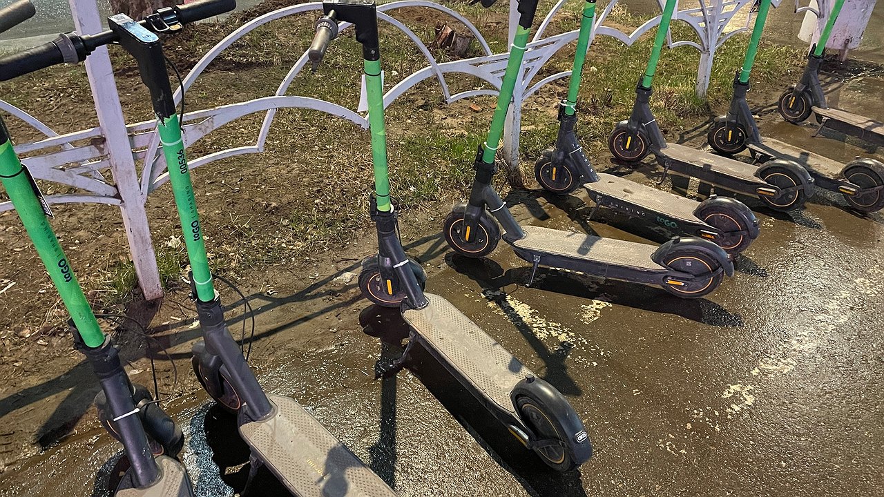 Главная картинка новости: В Калуге начались рейды по самокатам 