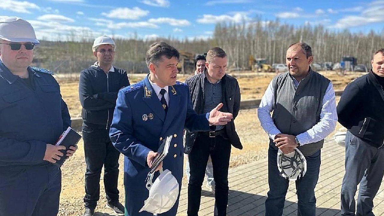 Главная картинка новости: Прокурор наказал подрядчика виновного в срыве важной стройки спортивного объекта в Калуге
