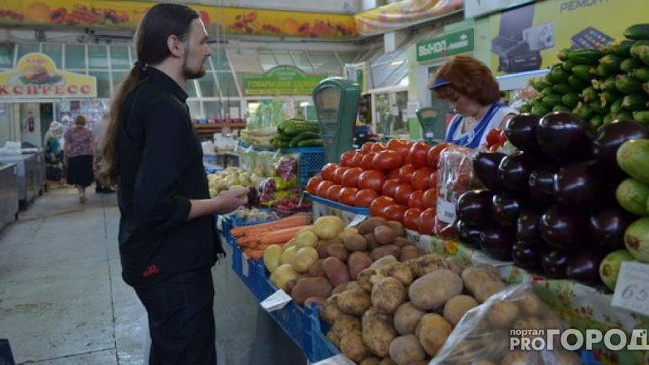 Главная картинка новости: Это самая вредная ягода: а мы едим и детей угощаем