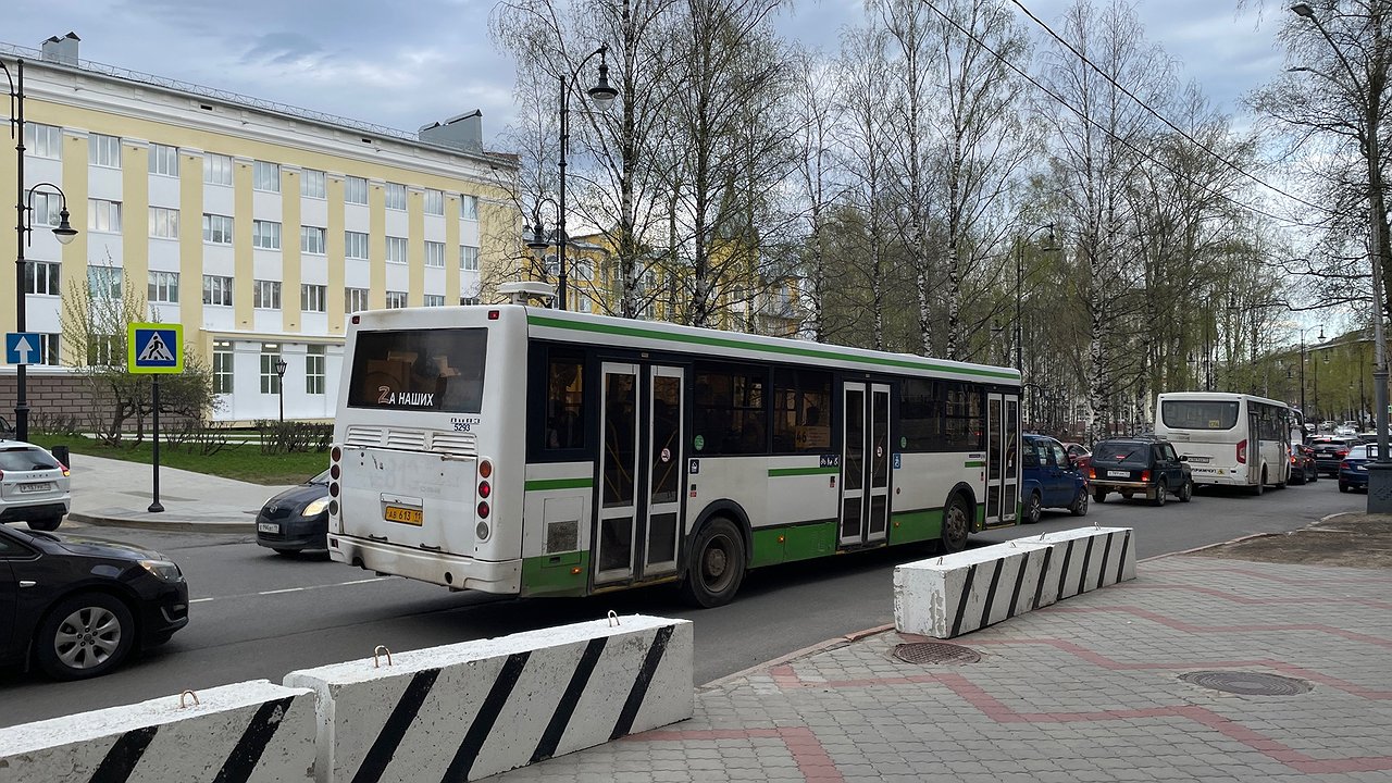 Главная картинка новости: В Калуге в каждом седьмом автобусе сломан кондиционер