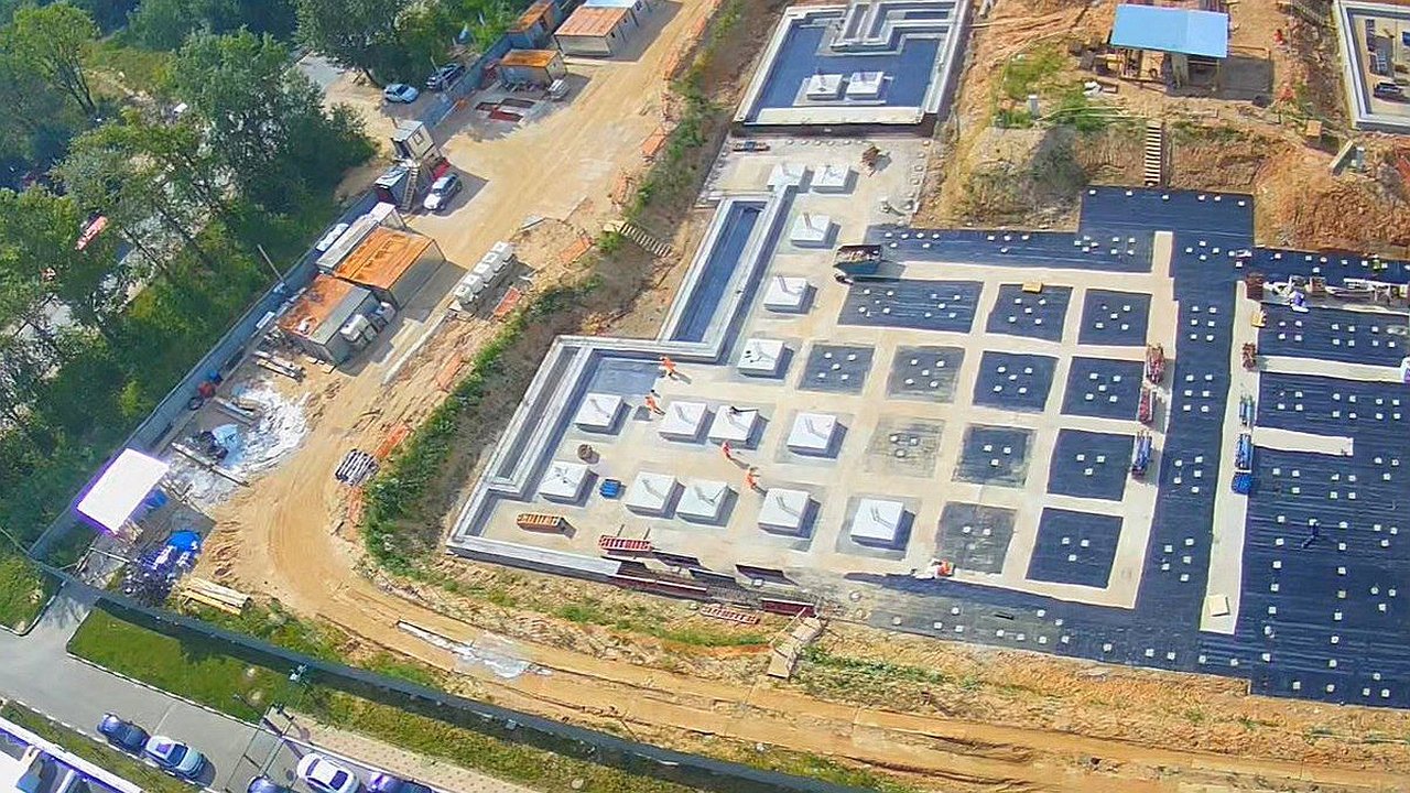 Главная картинка новости: В Калуге строительство школы на Правобережье замедлилось