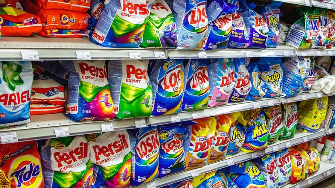 Главная картинка новости: Стоят сущие копейки, а стирают лучше элитных: 5 лучших стиральных порошков по версии Роскачества