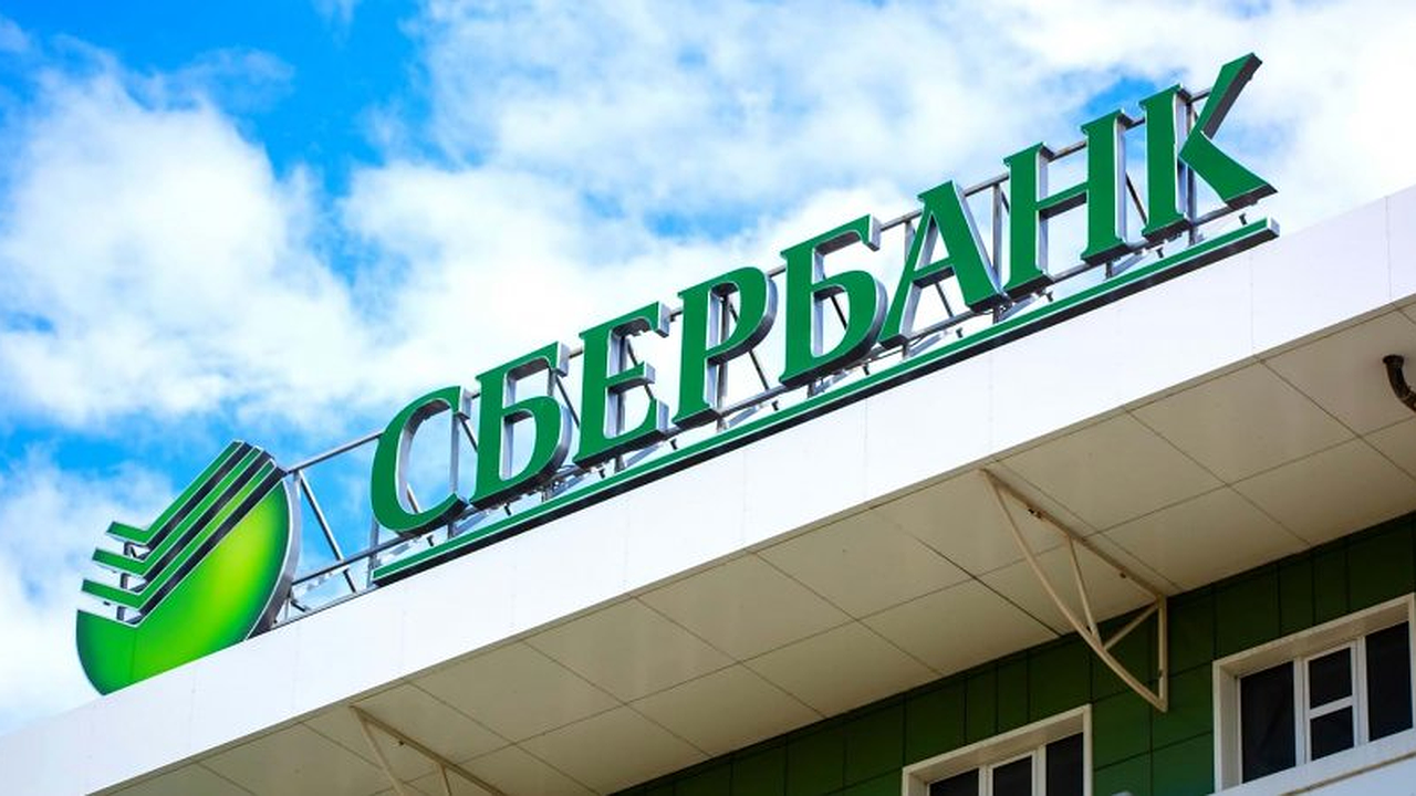 Главная картинка новости: Новости пришли из Сбербанка: начиная с 6 июля, все владельцы банковских карт останутся без денег