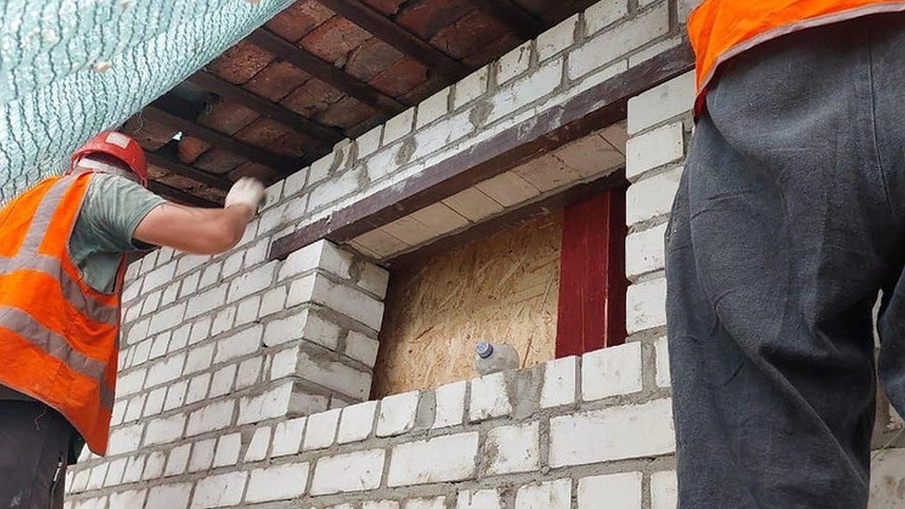 Главная картинка новости: Калужские специалисты ремонтируют трансформаторную подстанцию в Луганской Народной Республике