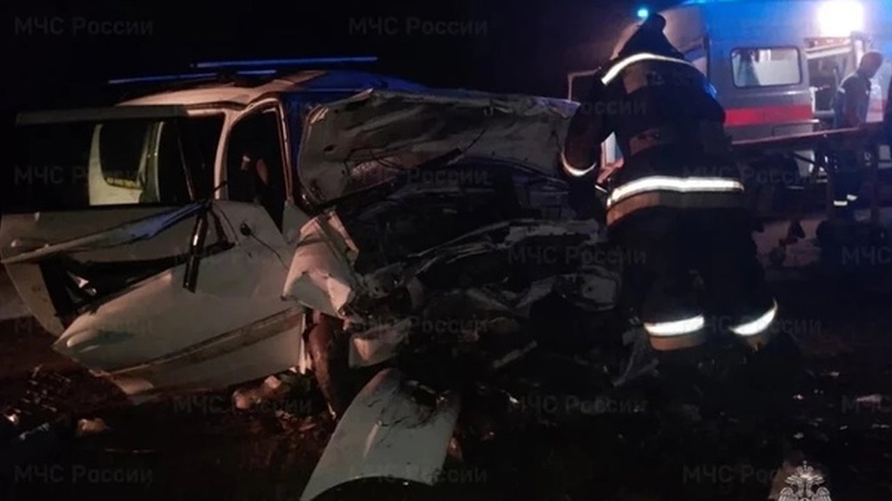 Главная картинка новости:  Два легковых автомобиля столкнулись на трассе в Калужской области: есть пострадавшие