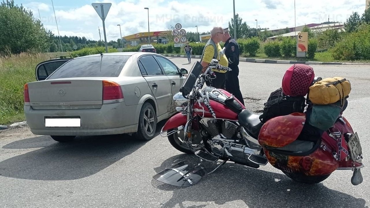 Главная картинка новости: Недалеко от Калуги произошла авария с участием мотоциклиста