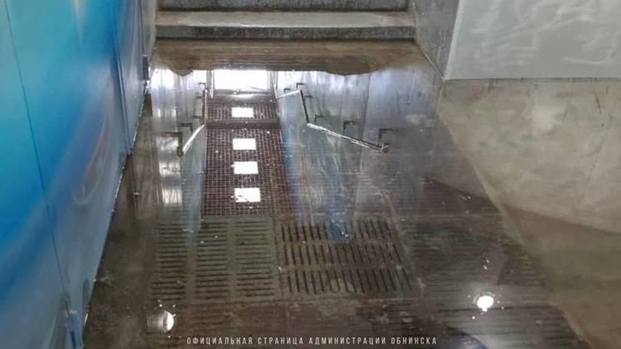 Главная картинка новости: В Обнинске затопило подземный переход после ремонта: власти города прокомментировали ситуацию