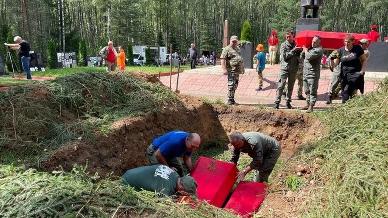 Главная картинка новости: В Спас-Деменске перезахоронили 98 останков воинов