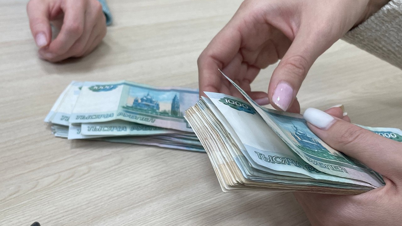 Главная картинка новости: Работодатель из Калужской области не выплатил своим сотрудникам почти 90 тысяч