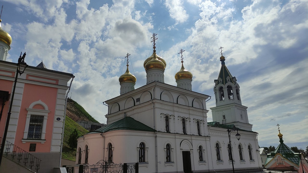 Главная картинка новости: На здании СИЗО установили мемориальную доску в честь казненного калужского архиепископа