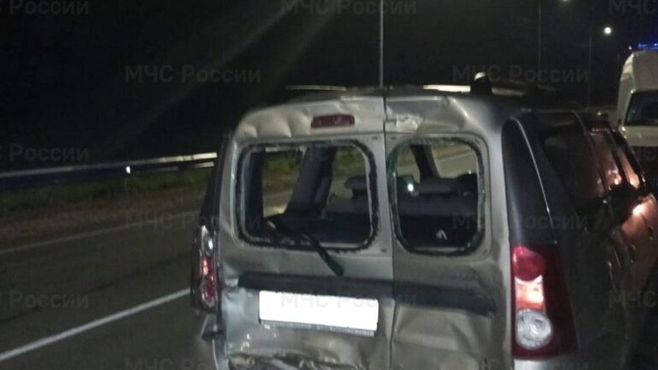 Главная картинка новости: В Малоярославецком районе столкнулись Lada Largus и автобус: есть пострадавший