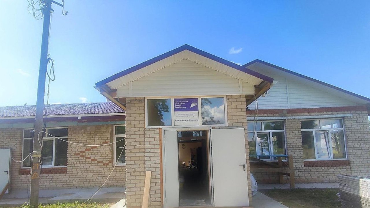 Главная картинка новости: В Барятинском районе подходит к завершению капитальный ремонт Фоминского дома досуга