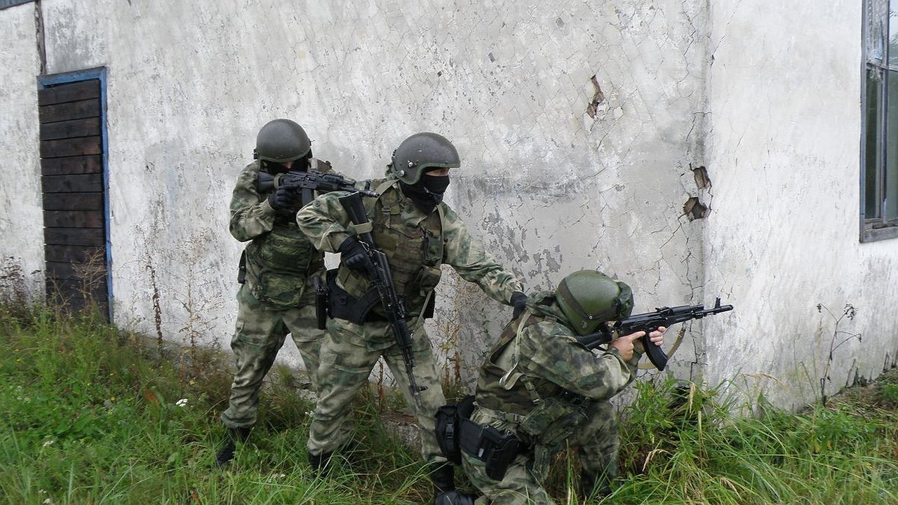 Главная картинка новости: В Калужской области сотрудники ФСБ задержали "иностранных диверсантов"