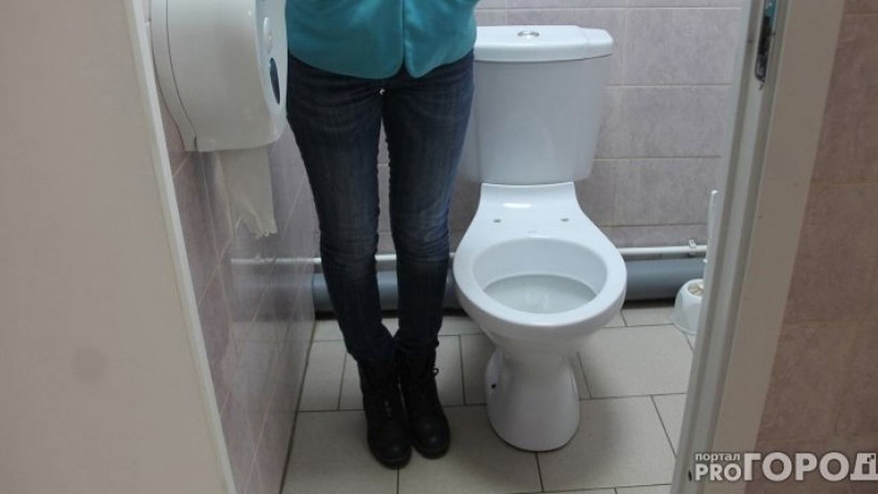 Главная картинка новости: Наношу на стенки унитаза — и от мочевого камня пятна не остается: таким белым даже снег не бывает