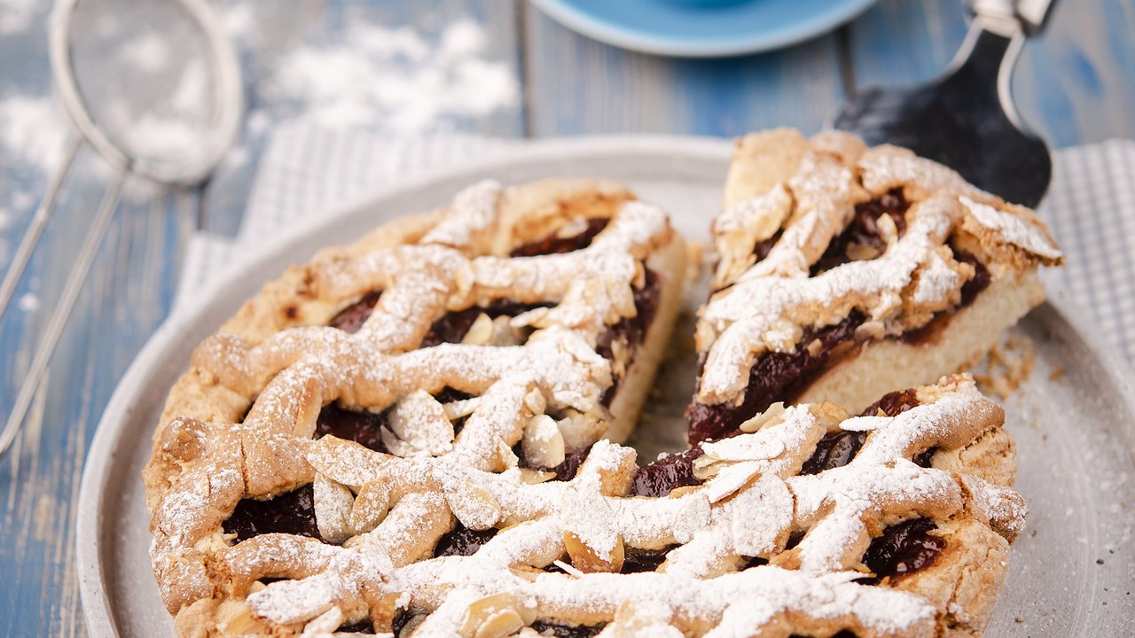 Главная картинка новости: В 100 раз вкуснее приевшейся шарлотки: беру 3 стакана — готовлю ленивый яблочный пирог