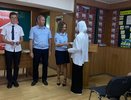 Активисты "Движения первых" получили паспорта их рук сотрудников полиции