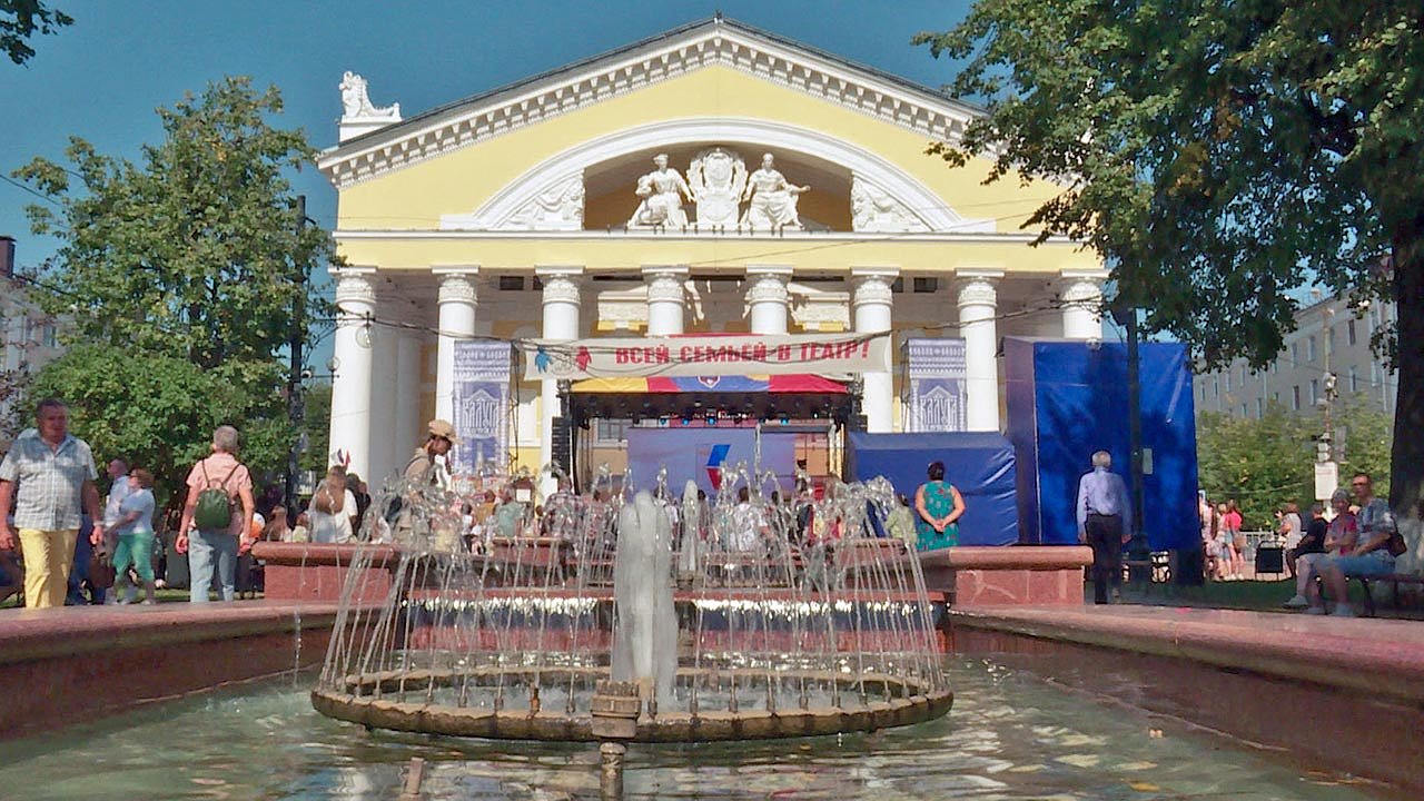 Главная картинка новости: День города в Калуге отметили посемейному