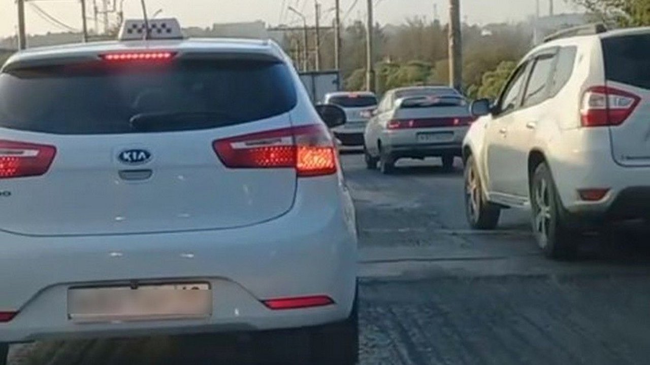 Главная картинка новости: В горуправе Калуги рассказали, когда залатают раскуроченную Московскую улицу