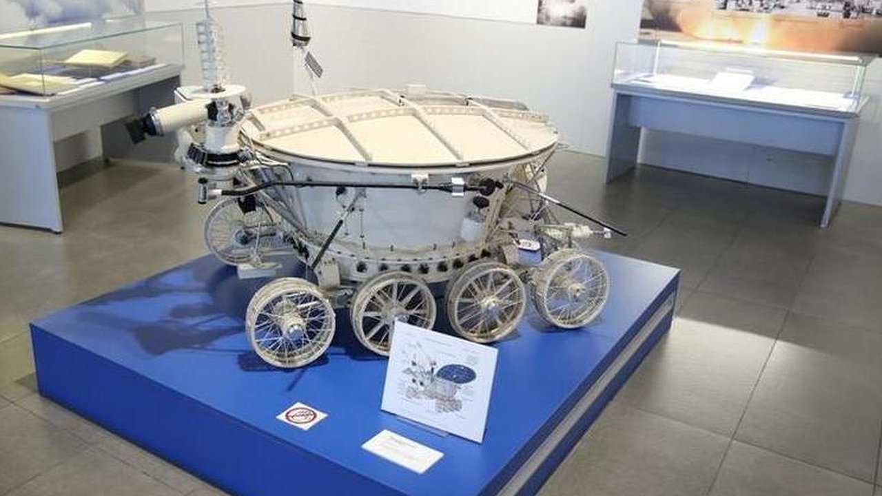 Главная картинка новости: В Калуге открылась выставка к 35-летию НПО Лавочкина 