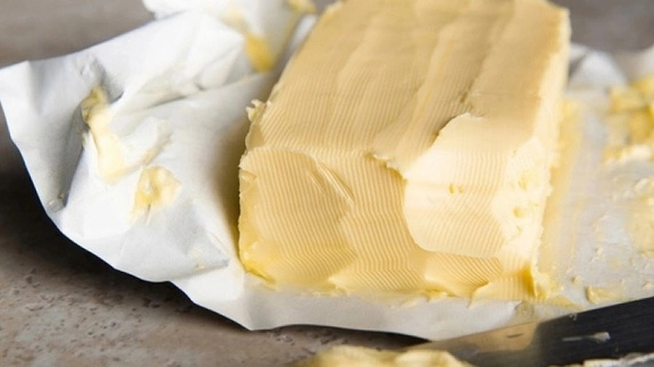 Главная картинка новости: Ни грамма сливок, одна пальма: Роскачество огласило худшие марки сливочного масла: не берите даже со скидкой