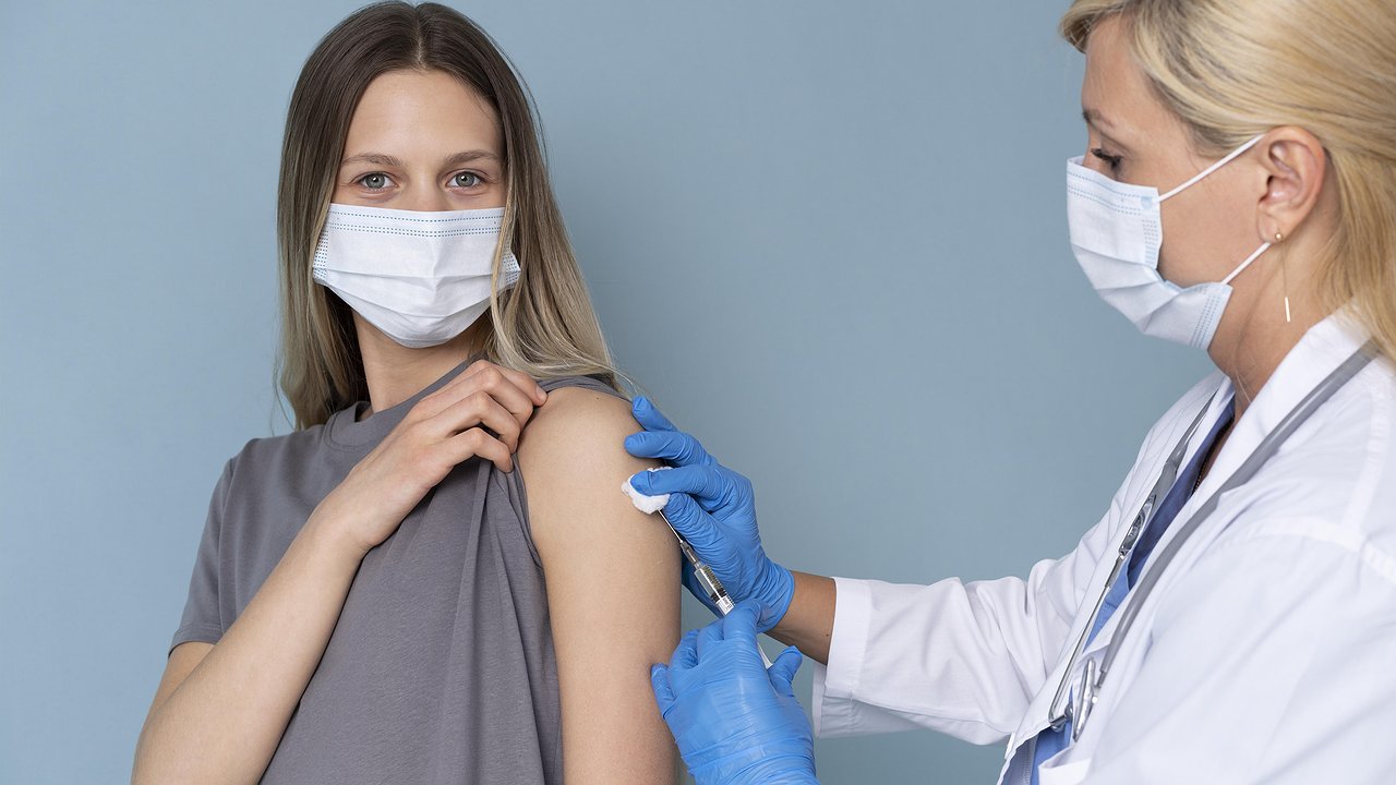 Главная картинка новости: Жители Калуги смогут сделать прививку от гриппа в мобильных пунктах уже на этих выходных