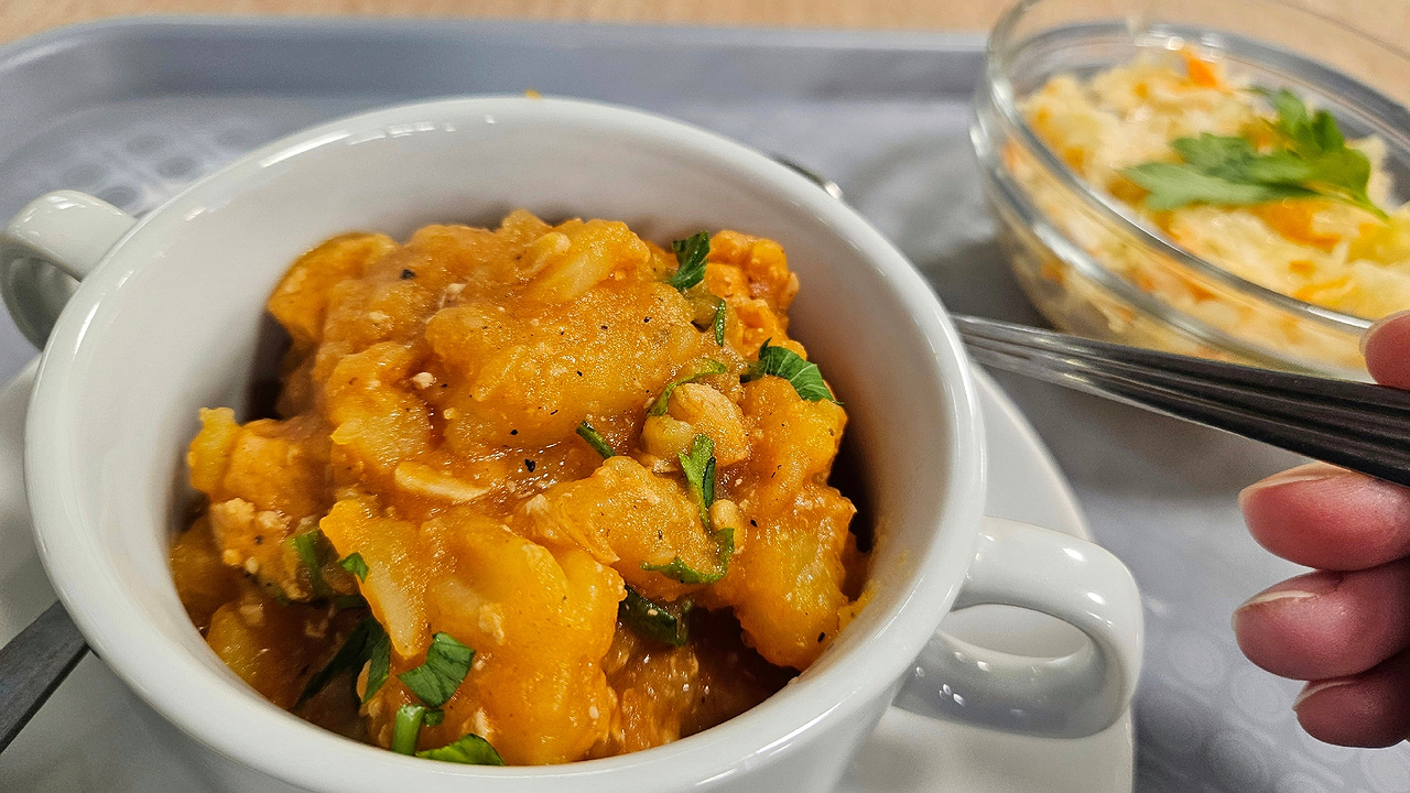 Главная картинка новости: Неожиданная замена надоевшего всем Оливье: салат Киевский — гости сметут его первым и ложки не оставят