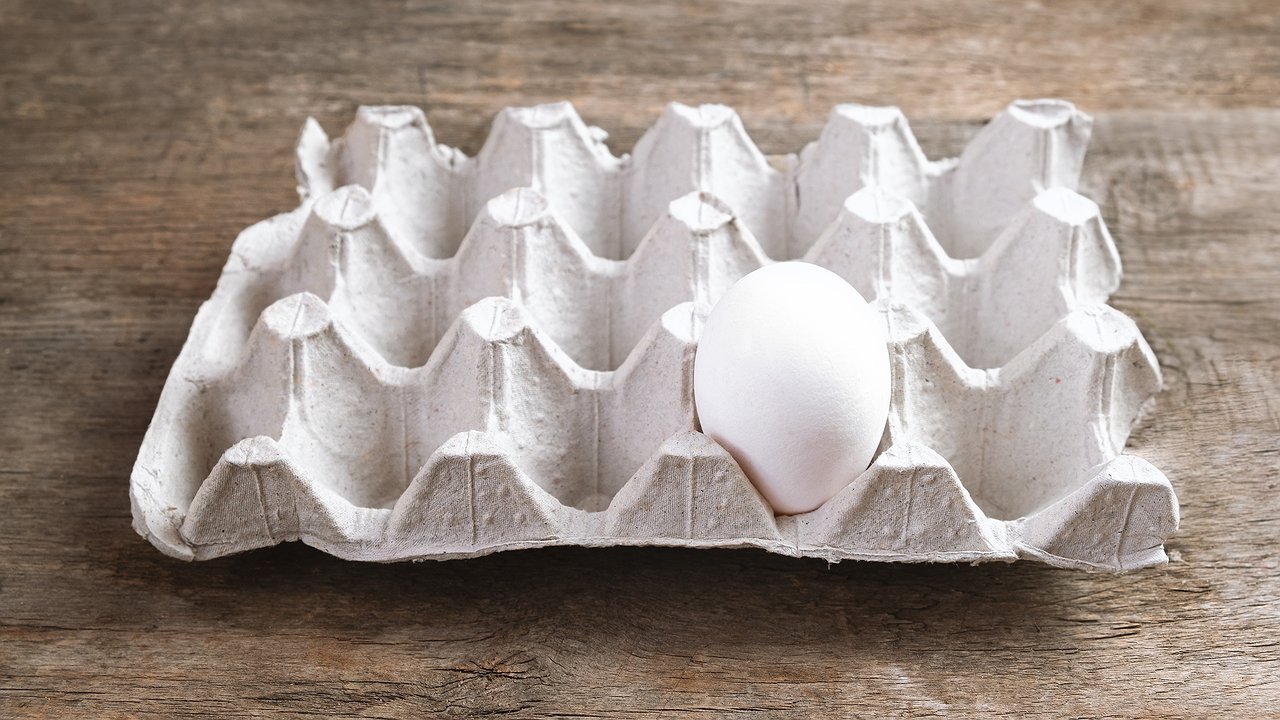 Главная картинка новости: Лотки от яиц спускаю в погреб — и всю зиму слезы счастья утираю: нужны не для хранения урожая — эффект на вес золота