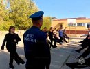 В Калуге сотрудники МЧС провели основы строевой подготовки с кадетским классом