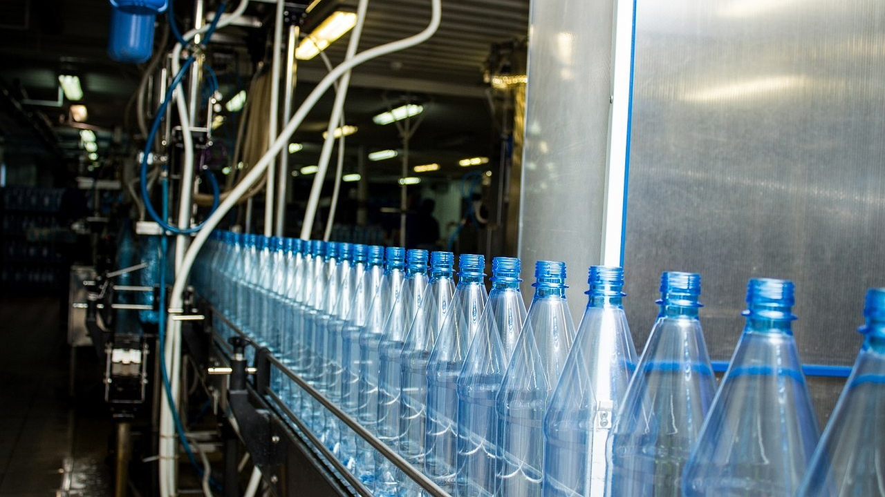 Главная картинка новости: 5-литровые пластиковые бутылки берегу как зеницу ока: вот что из них можно соорудить - порядок в доме будет идеален