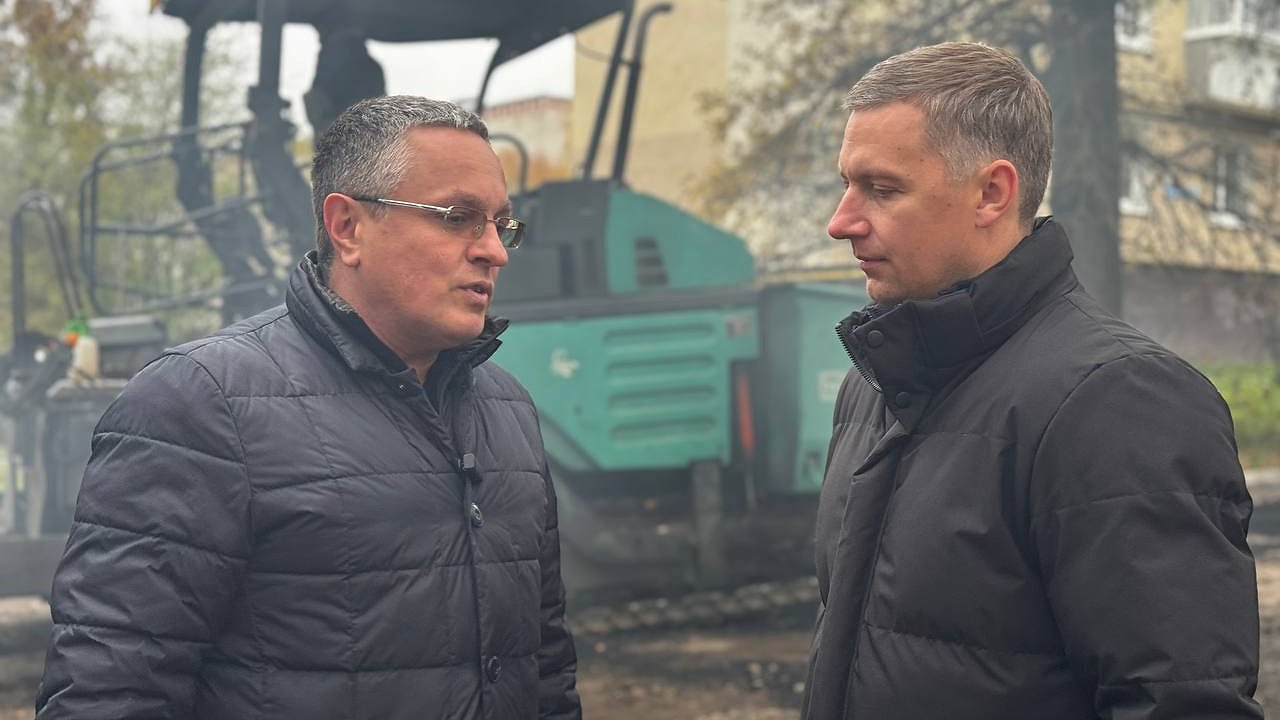 Главная картинка новости: Мэр Калуги Дмитрий Денисов вышел лично проконтролировать ремонт дорог