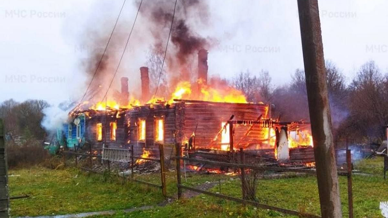 Главная картинка новости: В Калужской области сгорел многоквартирный дом