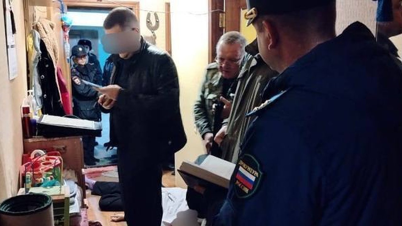 Главная картинка новости: Детей убитой 43-летней калужанки забрали в детдом 