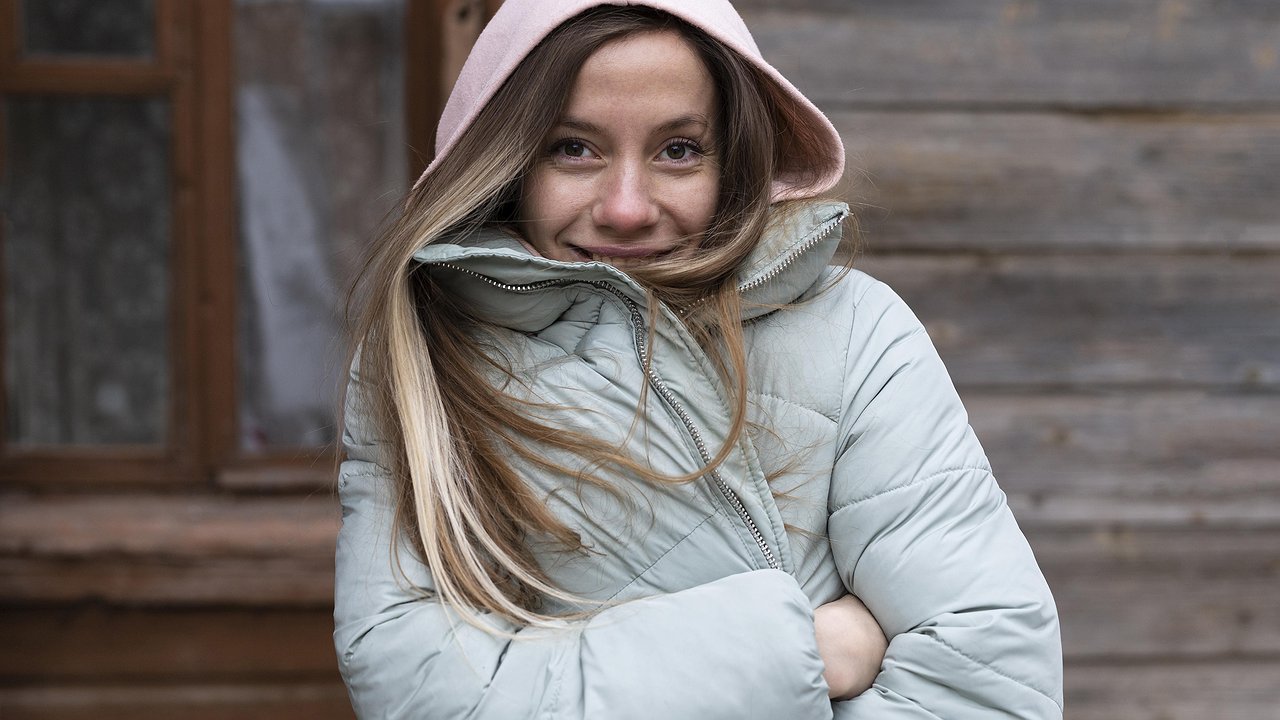 Главная картинка новости: Что нужно держать в кармане куртки, чтобы не было холодно: неожиданный лайфхак