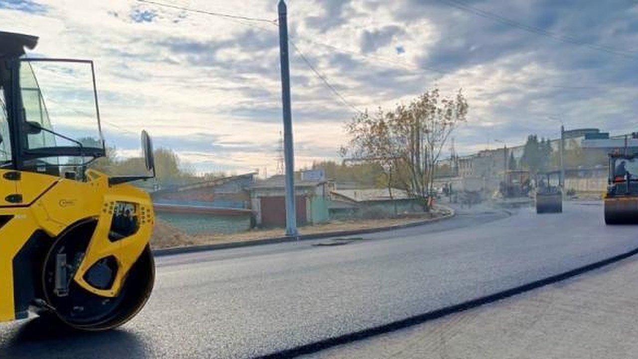 Главная картинка новости: В Калуге на Синих мостах стартовали работы по нанесению горизонтальной разметки