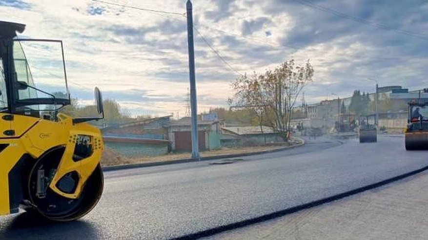 Главная картинка новости: В Калуге на Синих мостах стартовали работы по нанесению горизонтальной разметки