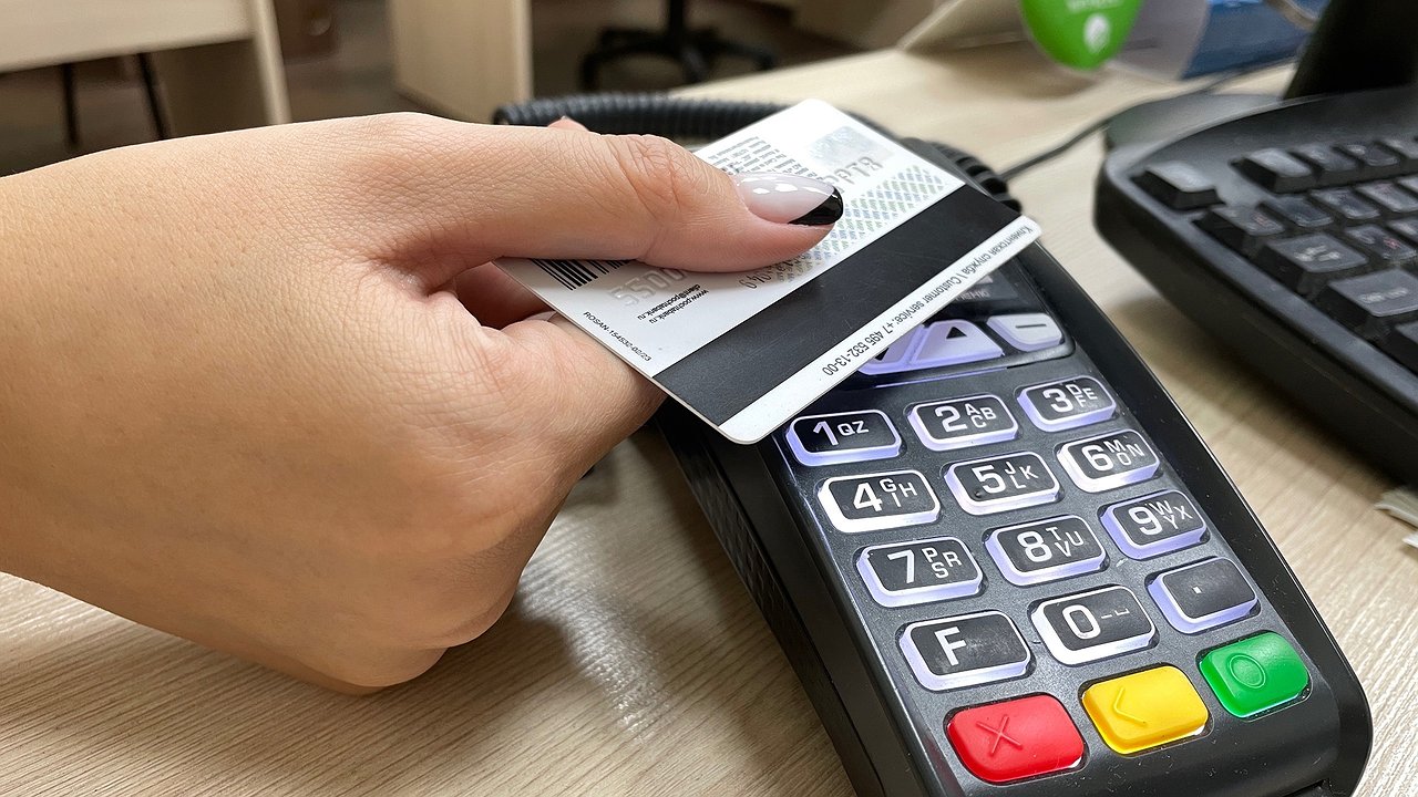 Главная картинка новости: Калужанку подозревают в краже денег с банковского счета знакомого 