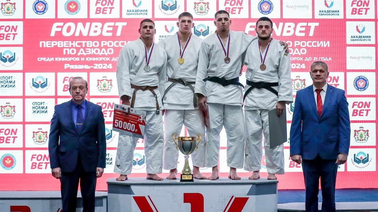 Главная картинка новости: Калужский спортсмен завоевал "серебро" на Первенстве России по дзюдо