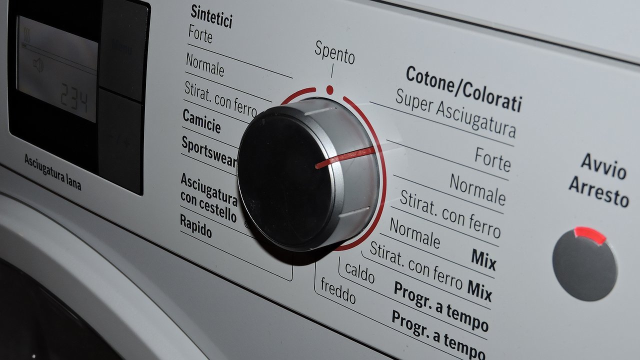 Главная картинка новости: Затхлый запах и плесень больше не будут докучать: простой способ очистить даже самую грязную стиралку