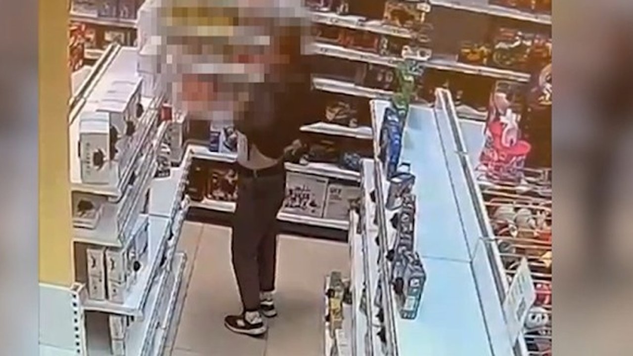 Главная картинка новости: 18-летний калужанин украл квадрокоптер из магазина 