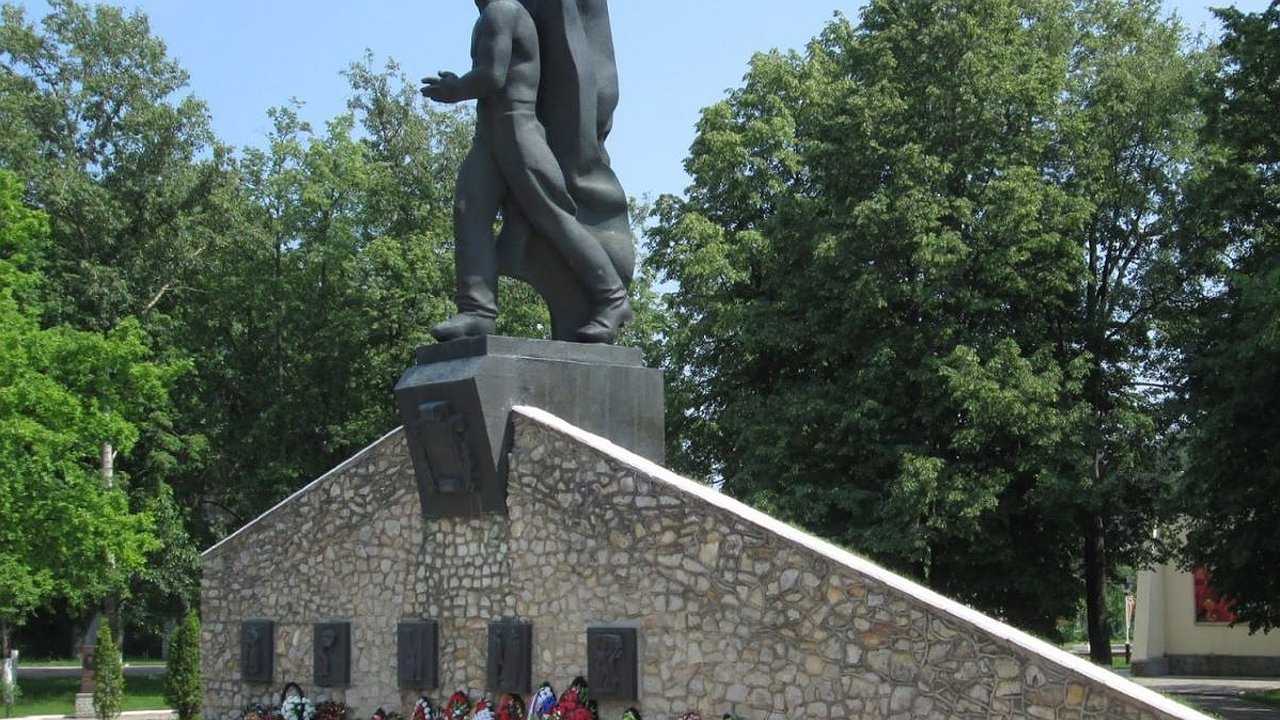 Главная картинка новости: В Калужской области вынесли приговор вандалам, осквернившим Вечный огонь 