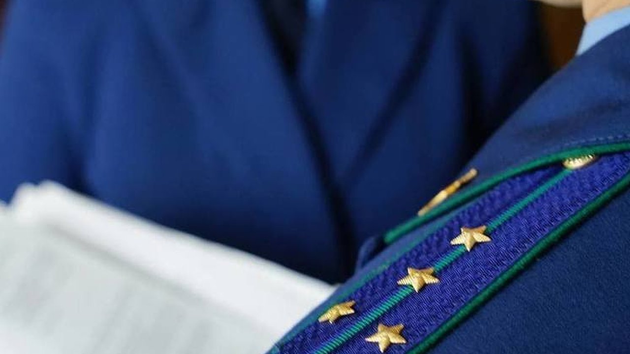 Главная картинка новости: Калужская учительница перевела мошенникам миллион рублей в надежде продлить полис ОМС