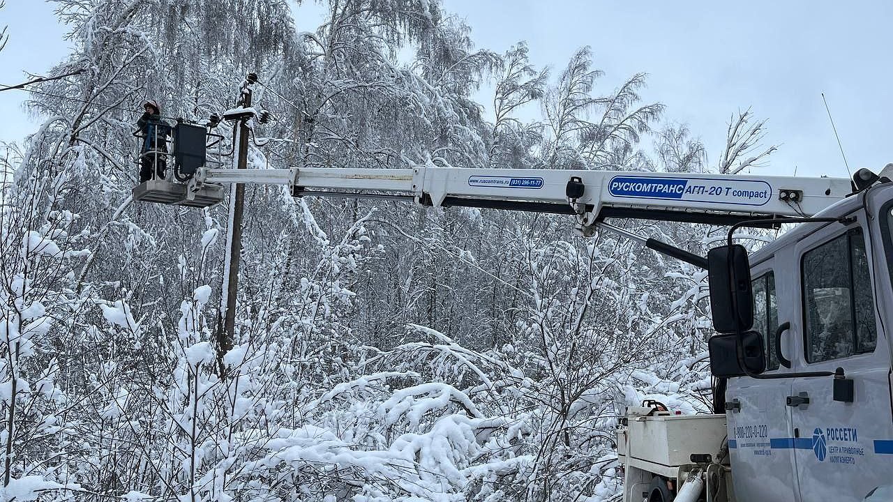 Главная картинка новости: В Калужской области энергоснабжение в обесточенных районах восстановят к концу дня 25 ноября  