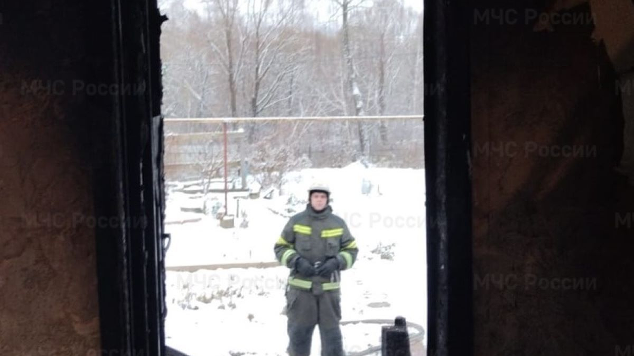 Главная картинка новости: В Калуге подожгли дом с жильцами