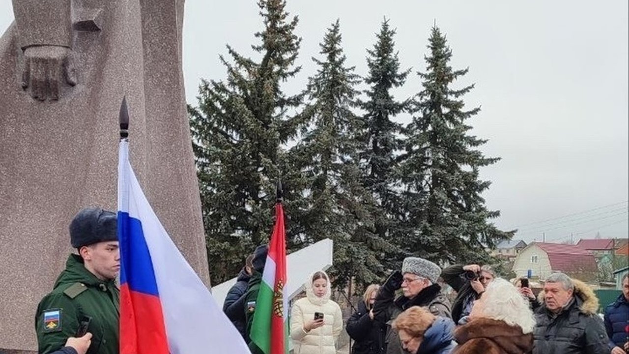 Главная картинка новости: Калужский губернатор рассказал о популярности Маршала Победы у молодёжи