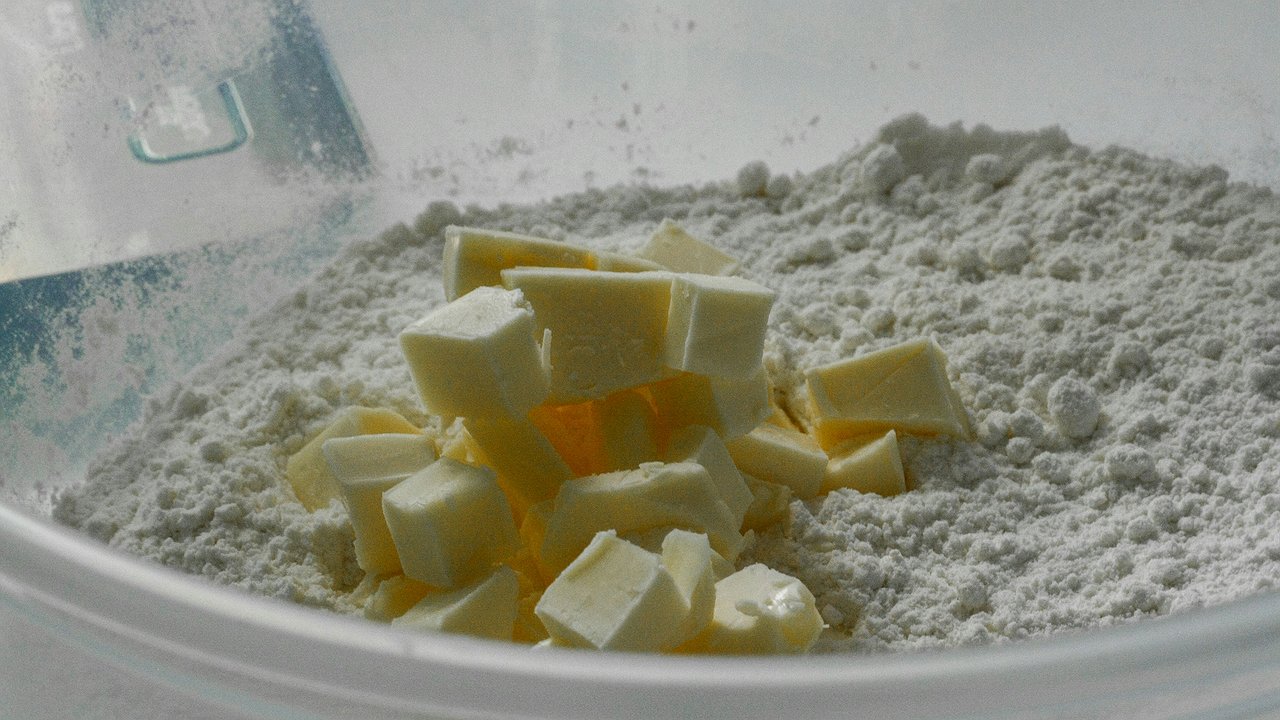 Главная картинка новости: Смело берите по 4 пачки – внутри натуральнейшие сливки: Росконтроль назвал лучшее сливочное масло