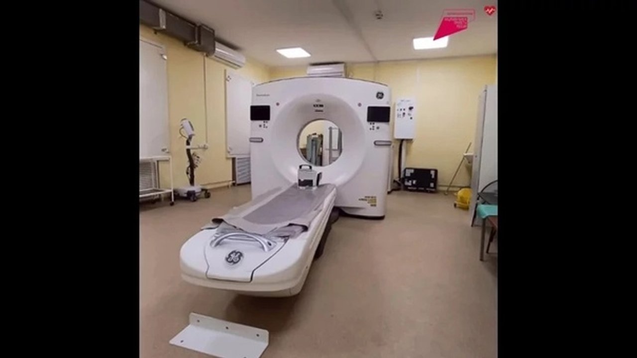 Главная картинка новости: В Калуге появилась новая надежда для пациентов: в больнице "Сосновая роща" установили современный томограф