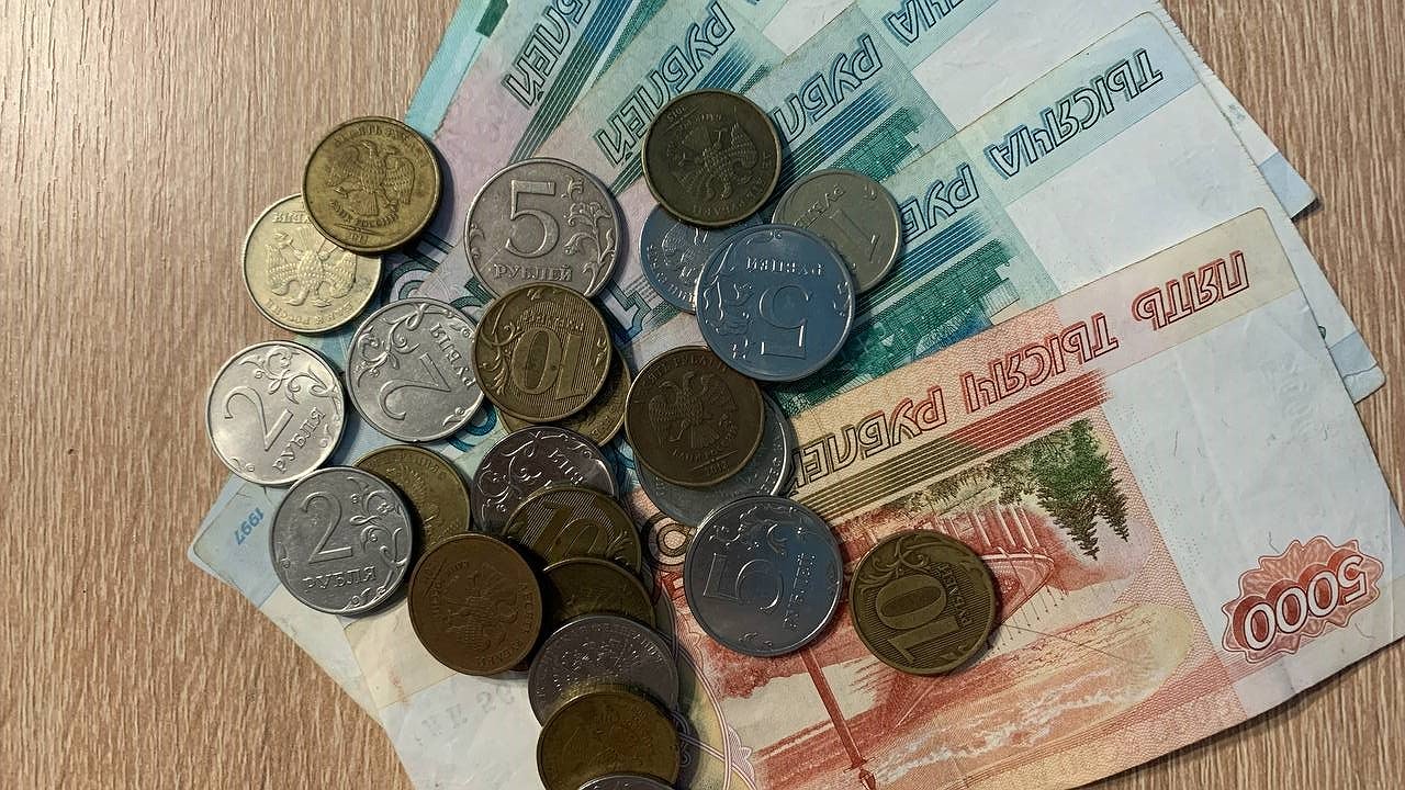 Главная картинка новости: Указ вступил в силу: пенсионеры 28-29 декабря получат на карту новогоднюю крупную выплату